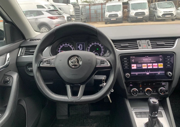 Skoda Octavia cena 59900 przebieg: 197400, rok produkcji 2018 z Krosno Odrzańskie małe 301